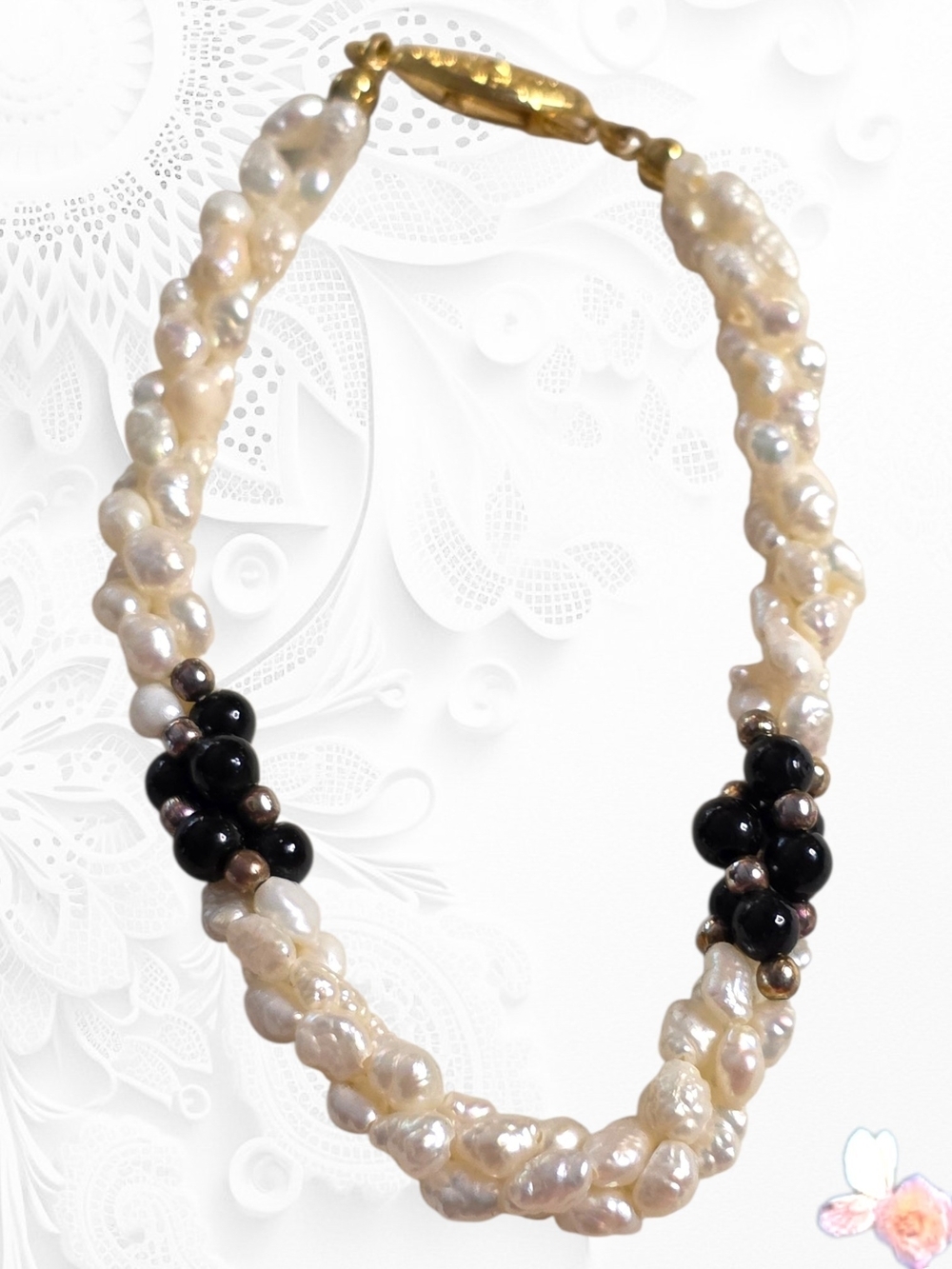 Freshwater Rice Krispy Pearl and Black Onyx Gold Bracelet – 6.25"